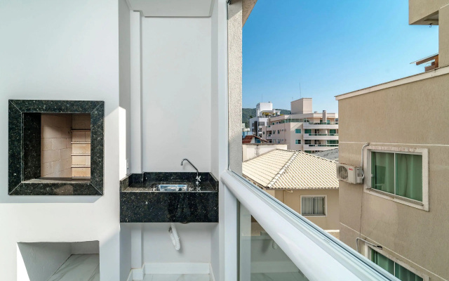 Lindo Apartamento com 2 suítes e piscina em Bombas 705