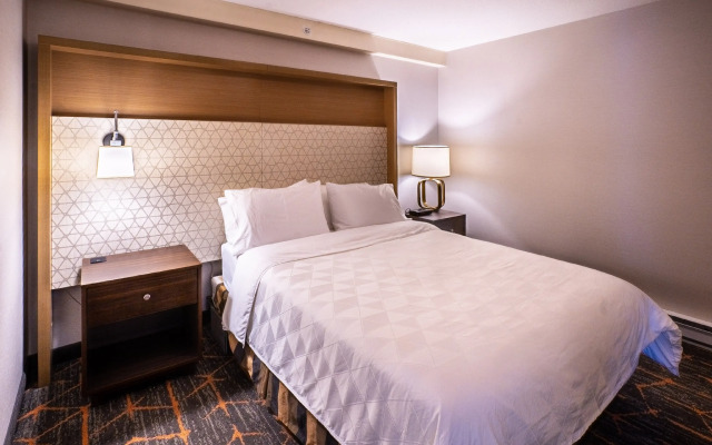 Holiday Inn Hotel & Suites Osoyoos by IHG