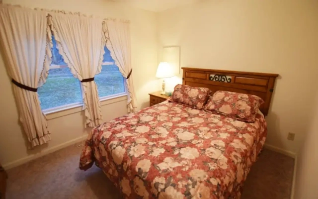 Graves Mountain Farm & Lodges
