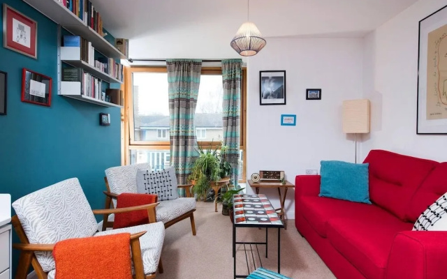 Homely 1 Bedroom Canal Side Flat with Balcony