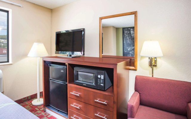 Super 8 by Wyndham Harrisonburg