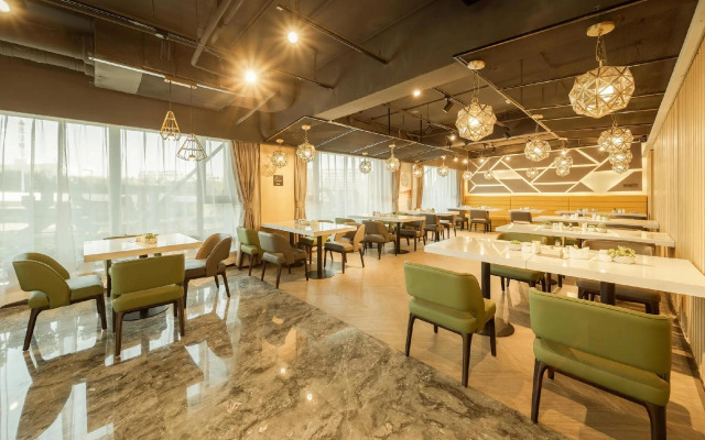 Atour Hotel(Changchun International Convention and Exhibition Center Ecological Plaza)