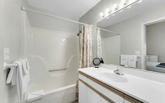 Peaceful 2BR Condo by Golf Course & Pools