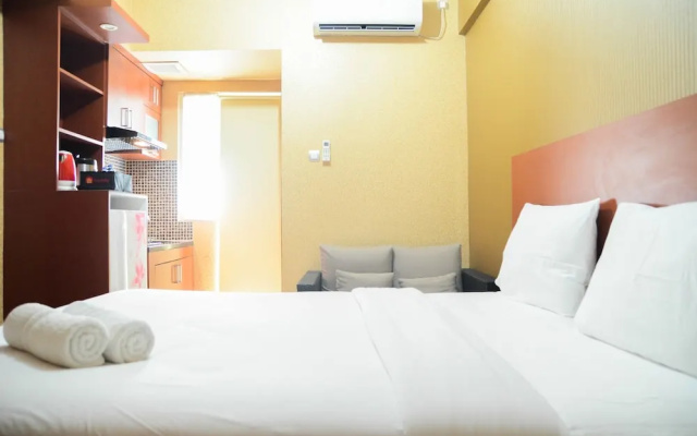 Parquette Studio Green Lake Apartment near Ciputat By Travelio