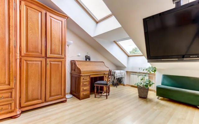 Home4day Spacious loft in the heart of Petersburg