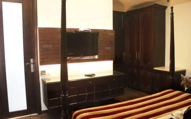 Lavish Inn