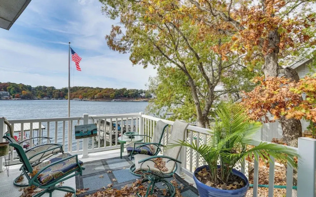 Dock & Kayaks: Lake Ozark Family Retreat