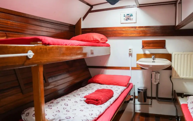 Lovely Boat in Rotterdam With Private Terrace