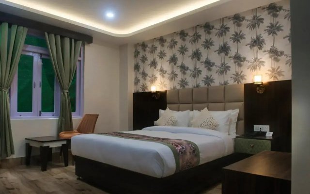 7 Mirror Hotel