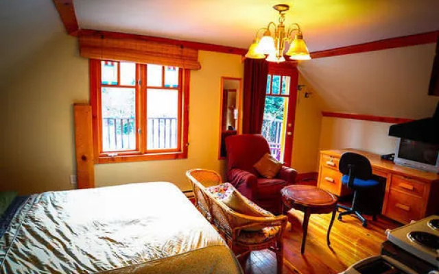 Kaslo Manor Lodge