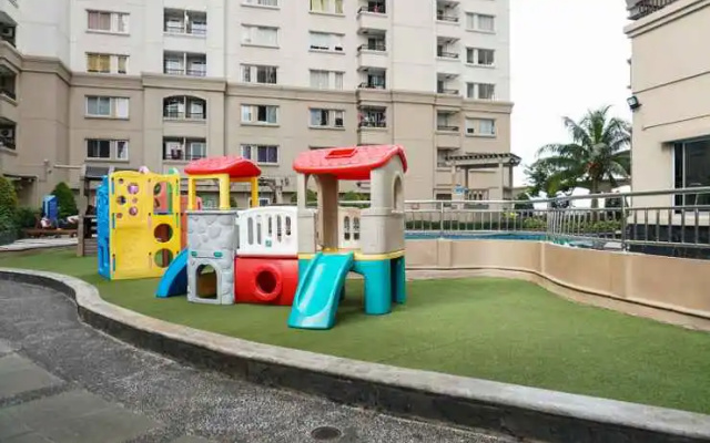 Sweet 2BR Mediterania Marina Residences By Travelio