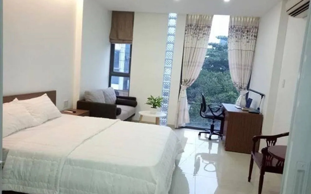 Smiley Apartment 10