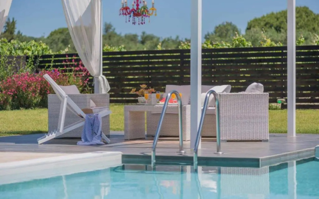 Madini Luxury villa with private heated pool
