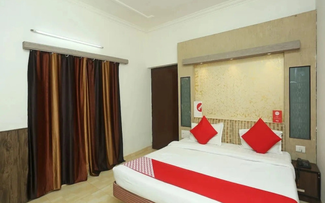 OYO 18429 Hotel Sai President