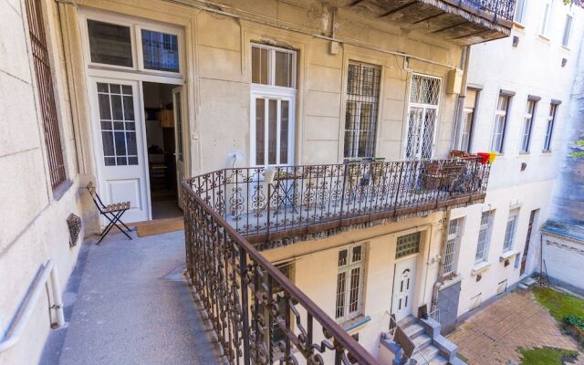 Отель Goodtrip Apartments - Kálvin square Венгрия, Будапешт - отзывы, цены и фото номеров - забронировать отель Goodtrip Apartments - Kálvin square онлайн вид на фасад
