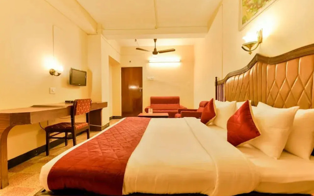 Hotel Woodlands by OYO Rooms