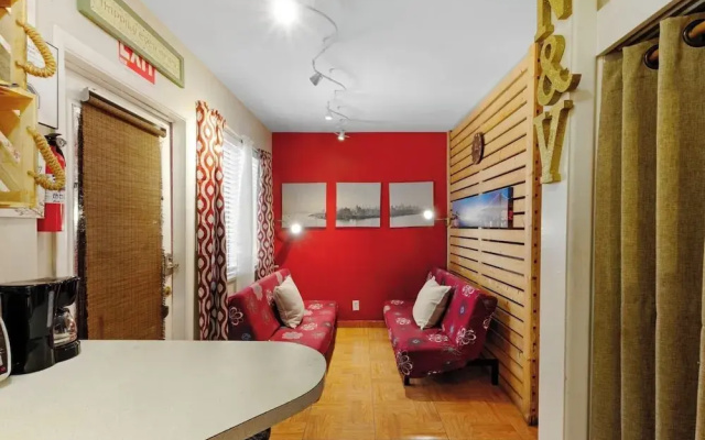 1BR Pet-friendly Studio Parking & Backyard BBQ