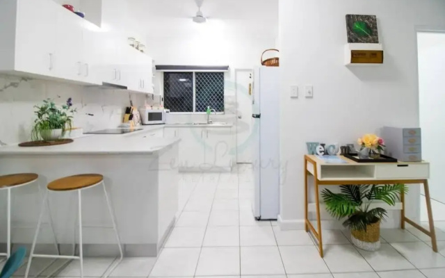 ZEN GARDEN - 2 BR Cozy Modern Design Apt