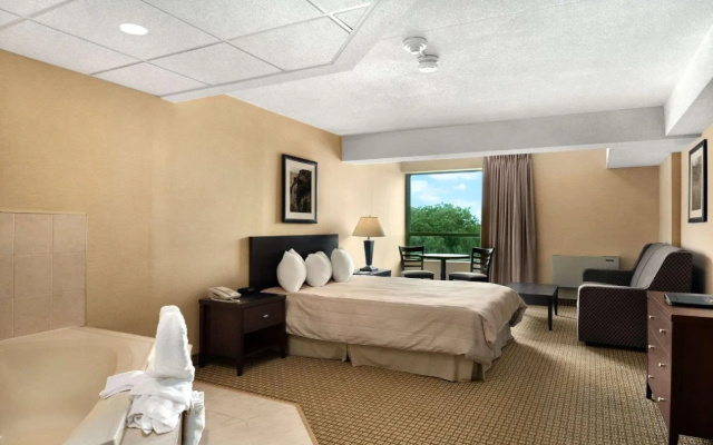 Days Inn by Wyndham Niagara Falls Lundys Lane