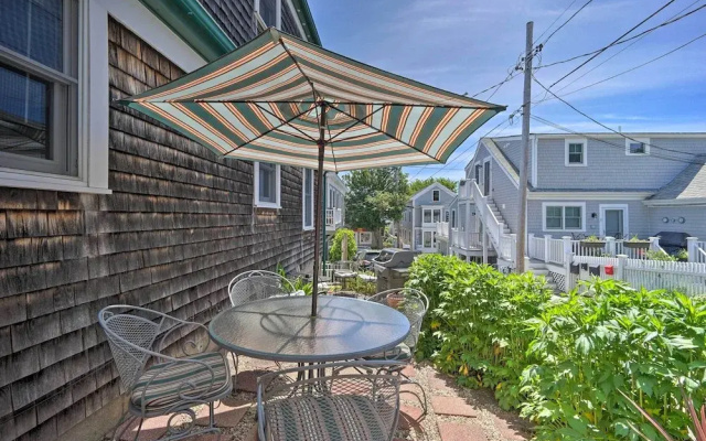 Couples Retreat! Penthouse Near Commercial Street
