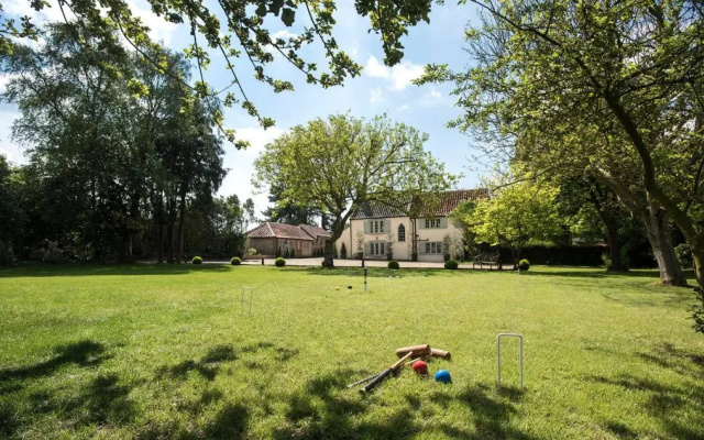 Holly Lodge