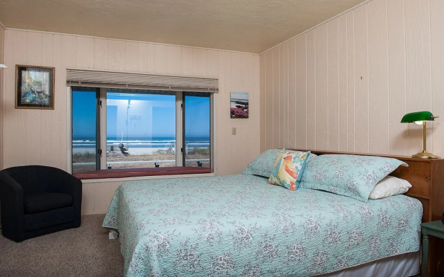 Pacific Rest 3 Br home by RedAwning