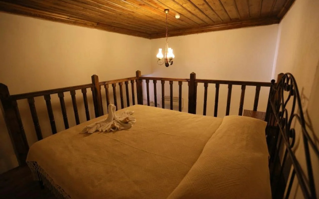 Zi̇nci̇rli̇ Han Oteli̇