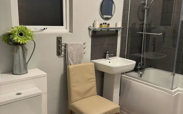 2 Guests - Free Parking - 6min to Derbion Centre