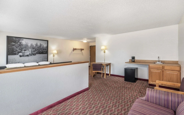 Super 8 By Wyndham Fountain