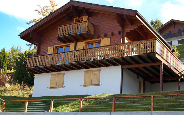 Отель Chalet Boucaro Нендаз вид на фасад