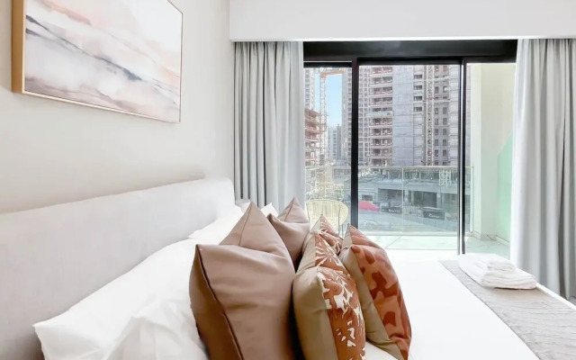 Serenity Studio Pool Access & Balcony at Riviera