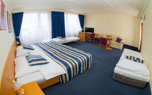 TOP HOTEL Praha & Conference Centre