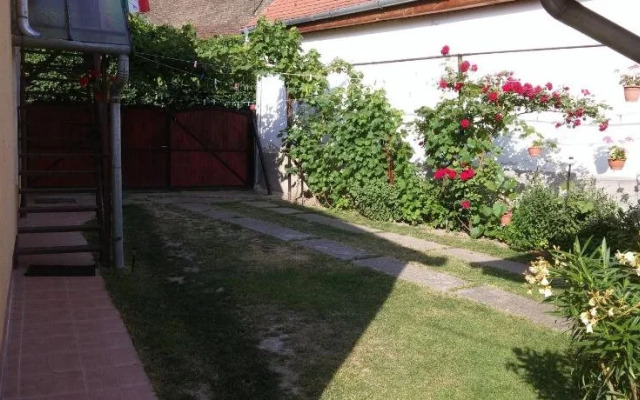 Zch Klra Utcai Apartman