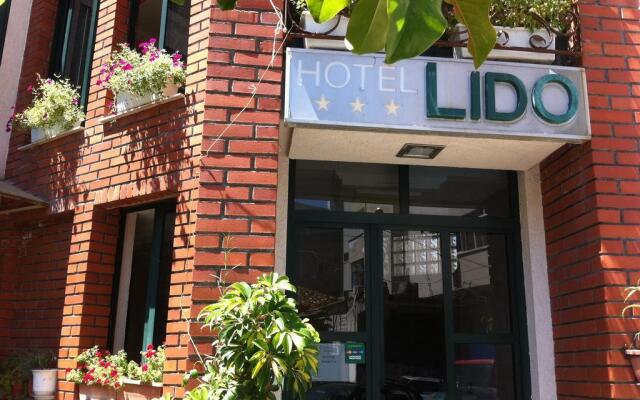 Отель Lido Durres вид на фасад