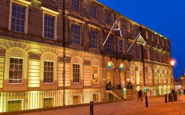 Отель Holiday Inn Express - Edinburgh City Centre Великобритания, Эдинбург - отзывы, цены и фото номеров - забронировать отель Holiday Inn Express - Edinburgh City Centre онлайн вид на фасад
