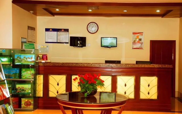 GreenTree Inn Chaoyang Shuangta District Bus Station