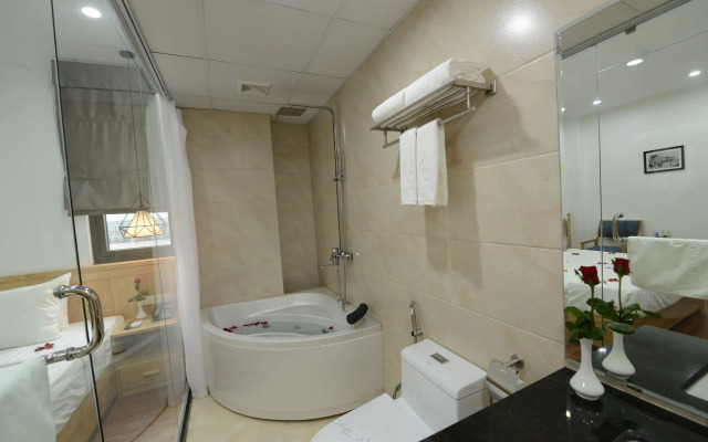 Blue Hanoi Inn City Hotel