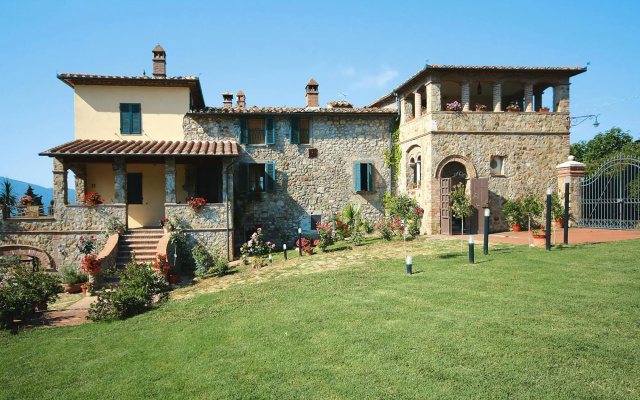 Country House in Tuscany With Panoramic Views