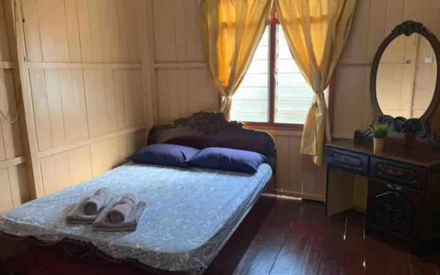 Orked Lycaste Wooden Village Chalet