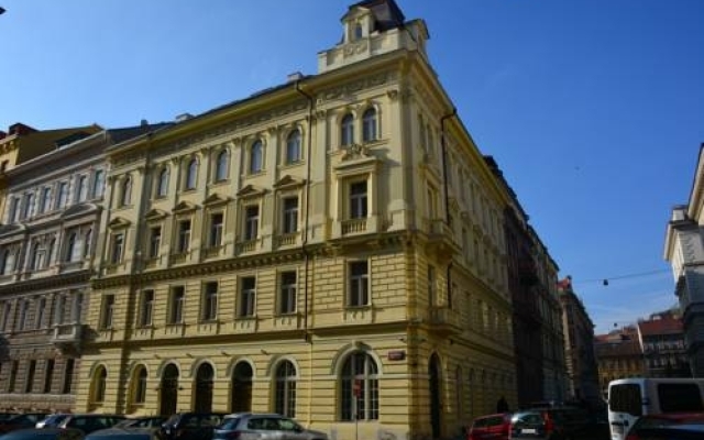 Апартаменты City Apartment Прага вид на фасад