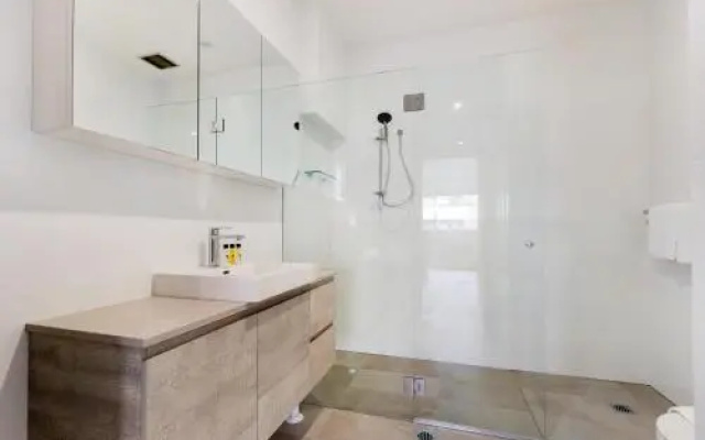 Surry Hills Modern Self-Contained One-Bedroom Apartment (19 FOV)