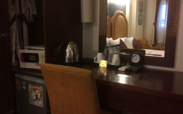 Mayflower Saigon Hotel