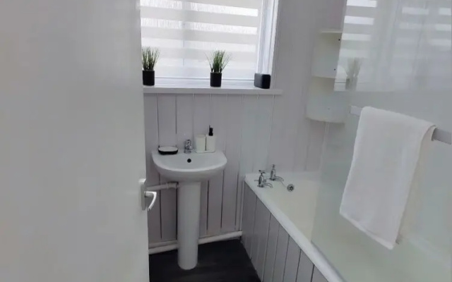 The Croft House Near Birmingham Airport and Nec