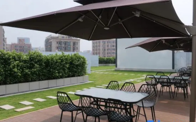 Shenzhen DingjunshanYouxi Movie Hotel（Bao'an International Airport Baotian 1st Road Subway Station）