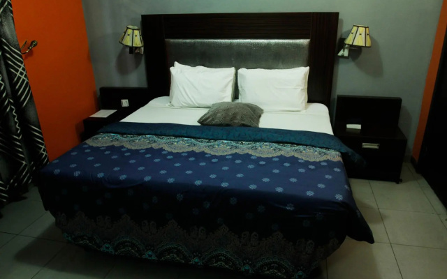 Crownedge Hotel