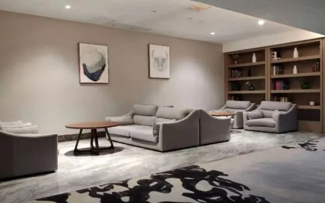 Manju Hotel (Huzhou Zhili Chinese children's wear city)
