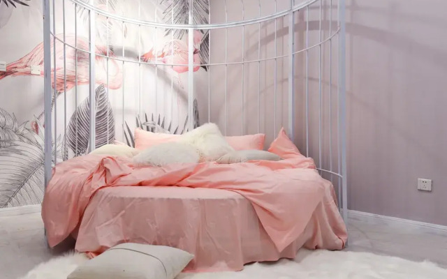 Qing Apartment Spring Heartbeat