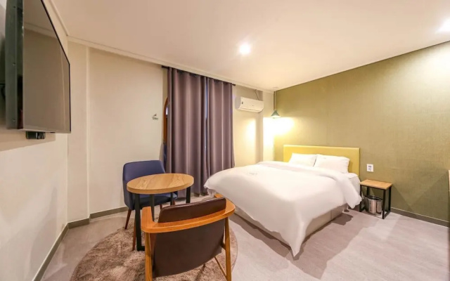 Zeus Motel