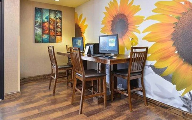 Holiday Inn Express & Suites Junction City by IHG