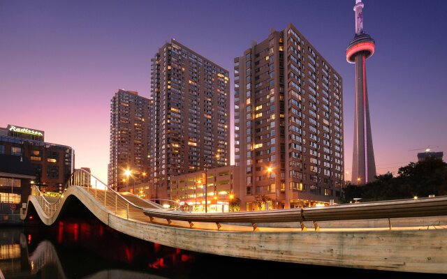 Отель Radisson Hotel Admiral Toronto-Harbourfront Канада, Торонто - отзывы, цены и фото номеров - забронировать отель Radisson Hotel Admiral Toronto-Harbourfront онлайн вид на фасад